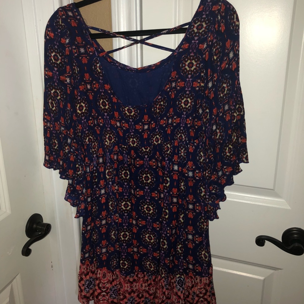 Navy blue, dark red, willing to reduce price